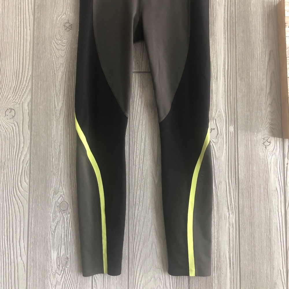 ATHLETA PowerVita, Size Small